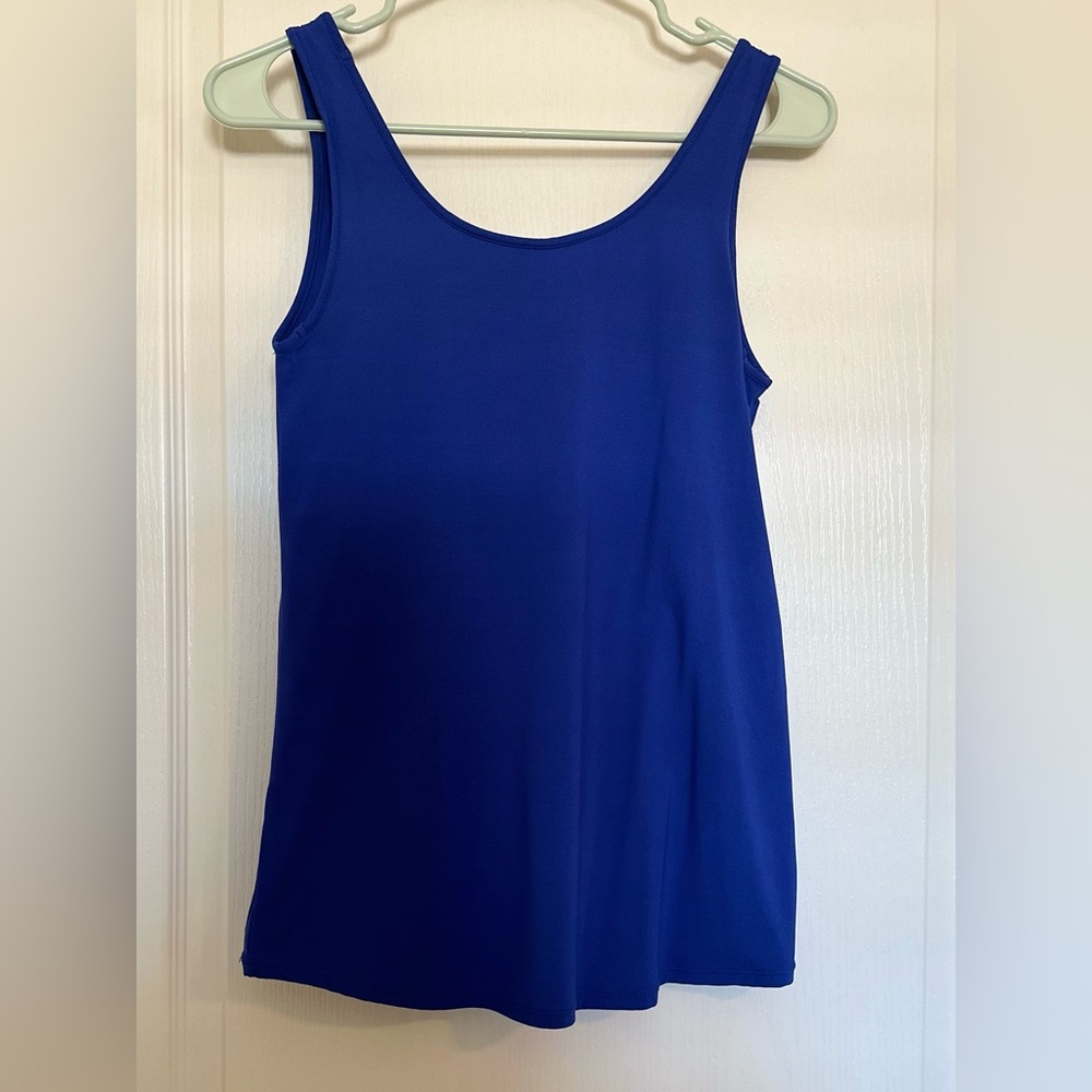 color: blue tank top